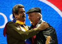 Daniel Viglietti (rechts) mit Venezuelas amtierendem Präsidenten Nicolás Maduro. Foto: Claudia Schröppel