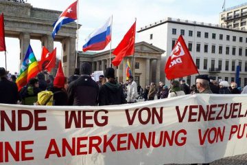 In Berlin gingen rund 300 Menschen gegen den Putschversuch in Venezuela auf die Straße